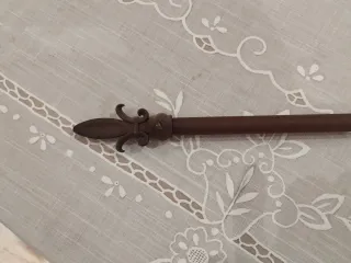 Barras de cortina metálicas marrones