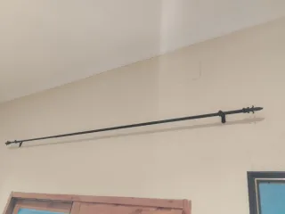 Barras de cortina metálicas marrones