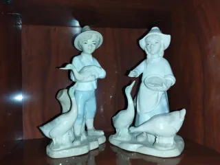 Figuras porcelana niño y niña con patos