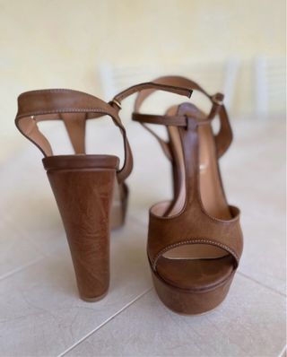 Sandali in vera pelle con tacco