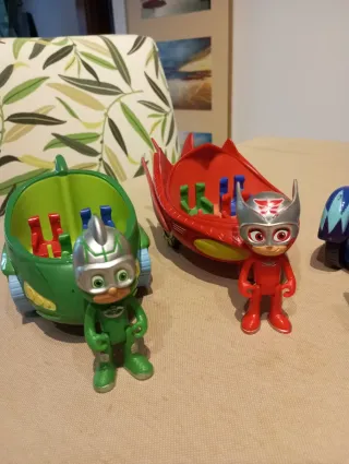 5 Muñecos y Vehículos Pijamasks