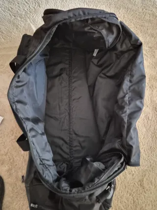 Bolsa deportiva Adidas negra con ruedas para viaje