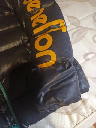 Abrigo Benetton niño1,50o 1,60 negro y amarillo ta