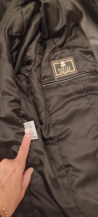 Cazadora de piel negra