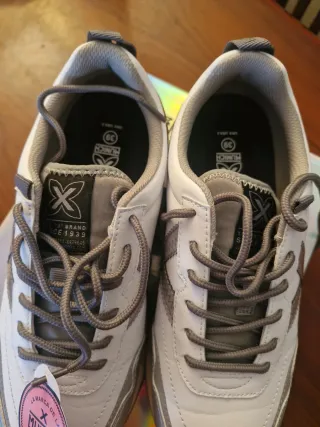Zapatillas Munich Blancas y Plateadas Talla X