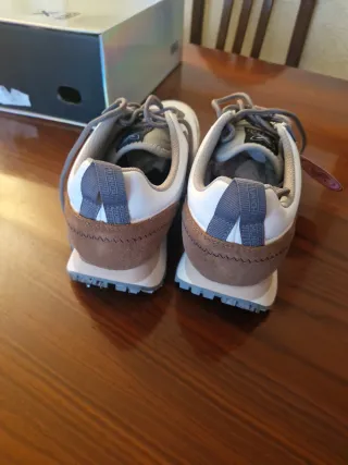 Zapatillas Munich Blancas y Plateadas Talla X