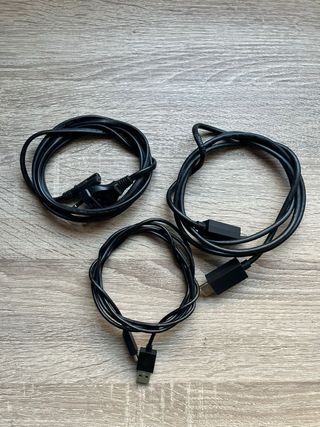 PS5 con lector + 2 mandos + 2 juegos + base de car