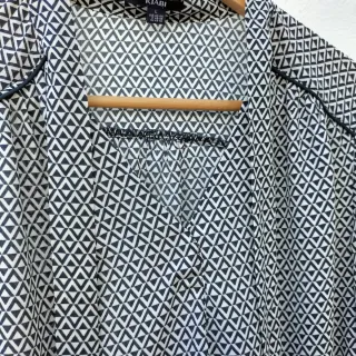 Blusa Kanja Estampada Blanco y Negro