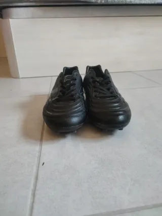 Botas de fútbol negras