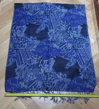 Fular tejido fino azul y negro