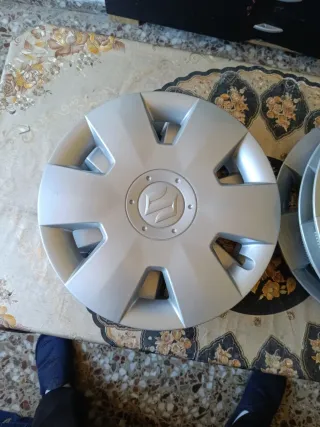Tapacubos Suzuki Swift 15 originales