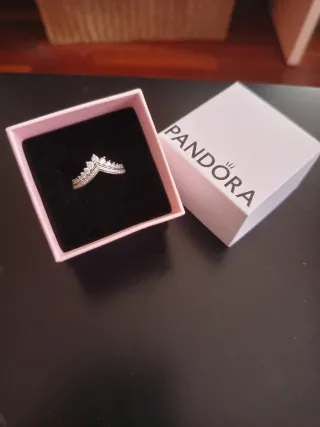 Anillo Pandora Princesa wishbone ring