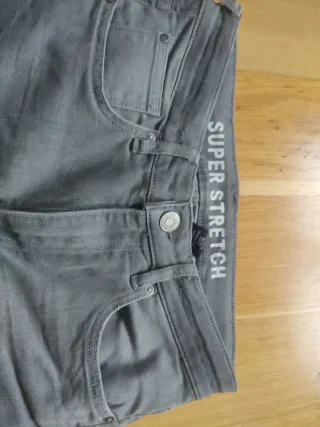 Pantalón Vaquero H&M Gris Claro Talla 170.