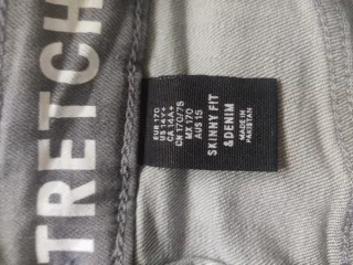 Pantalón Vaquero H&M Gris Claro Talla 170.