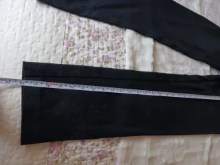 Pantalones negros Stradivarius con detalles