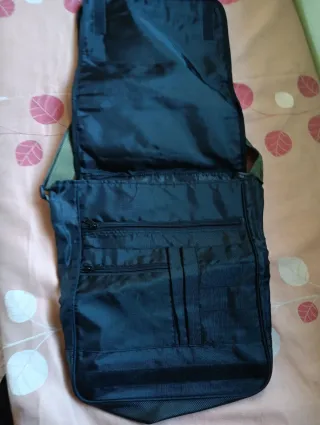 Bolso grande negro y verde