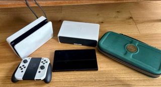 Nintendo Switch OLED - Nero/Bianco