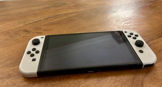 Nintendo Switch OLED - Nero/Bianco