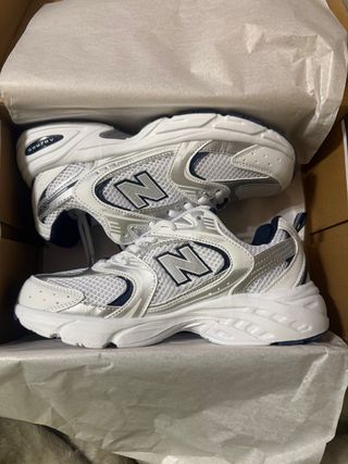 Zapatillas New Balance 530 Plata y Blanco