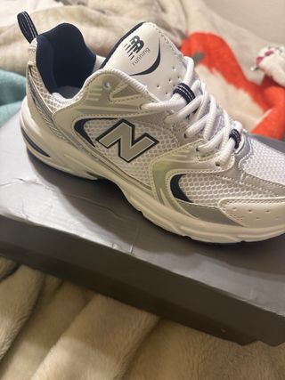 Zapatillas New Balance 530 Plata y Blanco