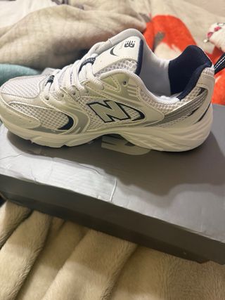 Zapatillas New Balance 530 Plata y Blanco