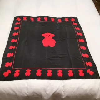 Sciarpe con stampa nera e dorata