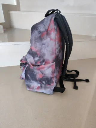 Mochila Eastpak Tie-Dye Gris y Rosa
