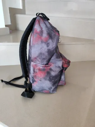 Mochila Eastpak Tie-Dye Gris y Rosa