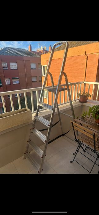 Escalera 6 peldaños aluminio (precio por unidad)