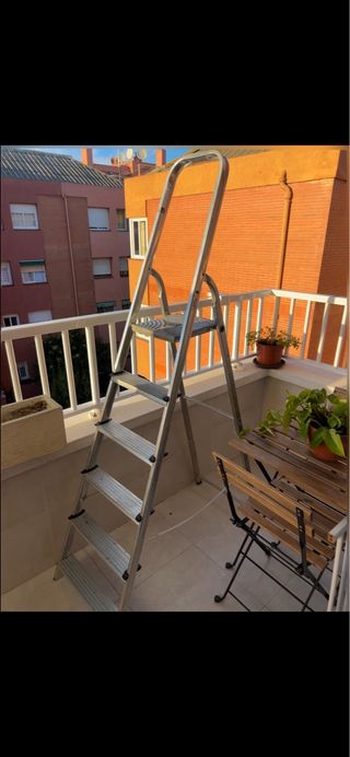 Escalera 6 peldaños aluminio (precio por unidad)