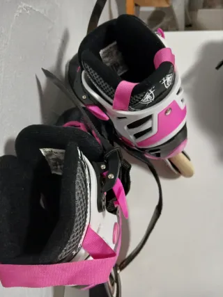 Patines en línea infantiles rosas y blancos
