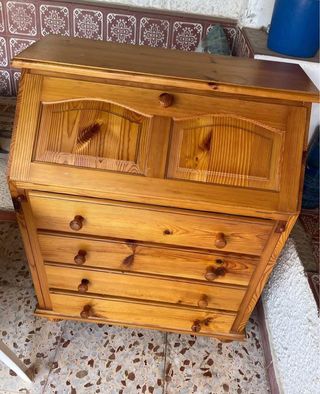 Mueble de madera con cajones