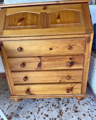 Mueble de madera con cajones