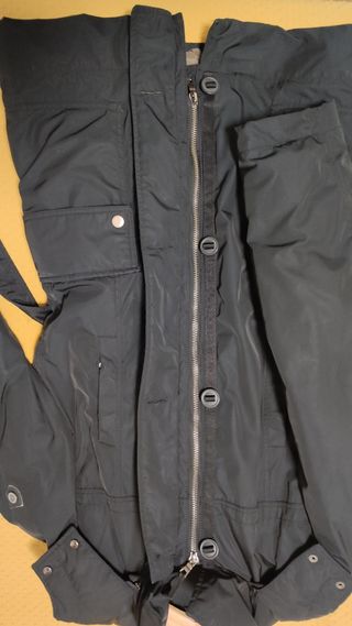 Chaquetón negro con cinturón