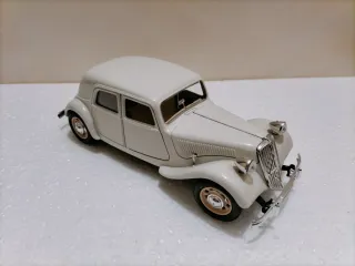 Citroen 15 CV Bburago 1/24