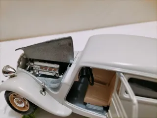 Citroen 15 CV Bburago 1/24