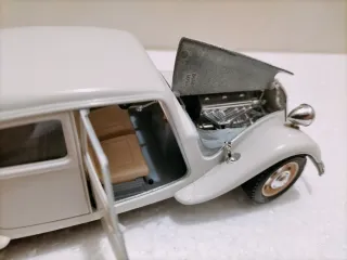 Citroen 15 CV Bburago 1/24