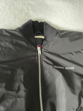 Bomber Tommy Jeans Negra Mujer