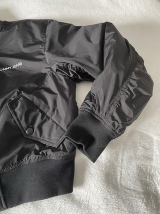 Bomber Tommy Jeans Negra Mujer