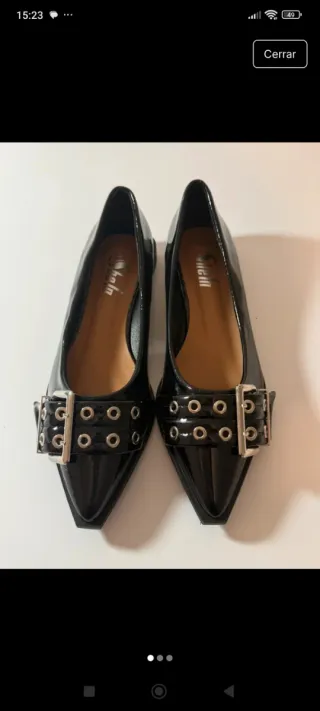 Zapatos planos negros con hebilla