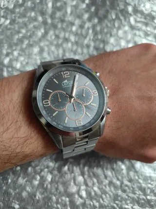 Reloj Lotus Cronógrafo Gris y Plateado