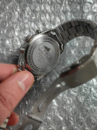 Reloj Lotus Cronógrafo Gris y Plateado