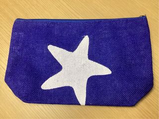 Neceser azul con estrella blanca. 18 x 28 cm