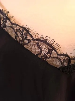 Top negro con encaje