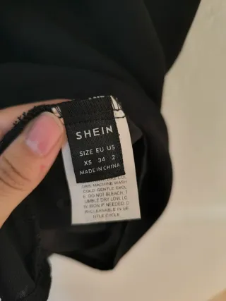 Top negro con encaje