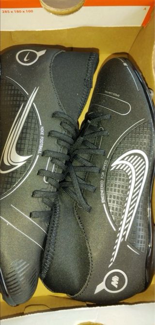 Botas Fútbol Nike Mercurial Talla 39 Sin estrenar.