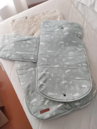 Saco de bebé y cambiador con estampado