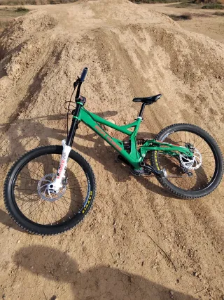 Bici DH Verde urge venta ‼️‼️‼️‼️