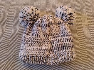 Cappellino gufetto con pompon