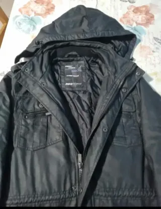 Chaqueta hombre negra con capucha